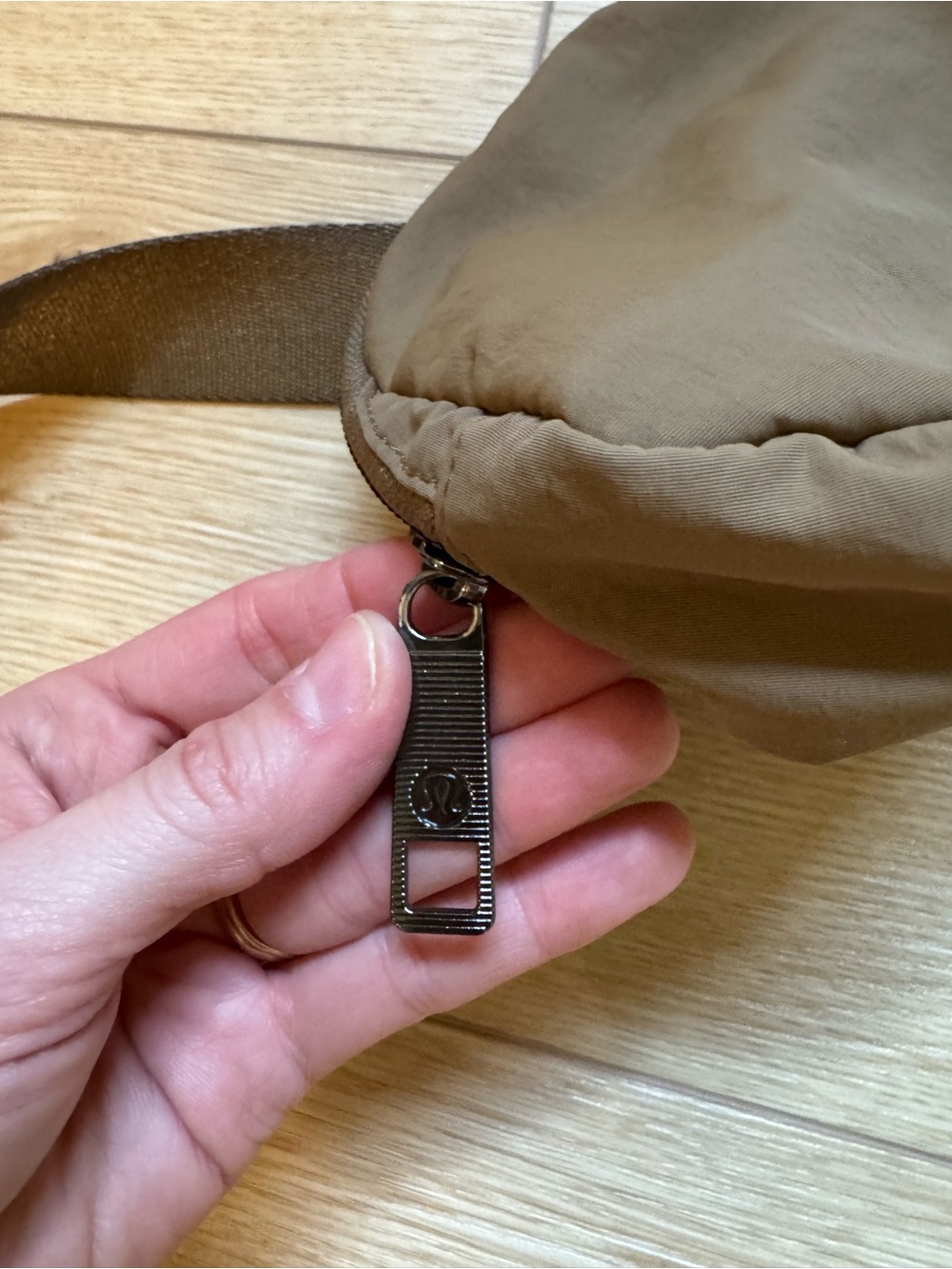 lululemon olive green belt bag - Picture 3 of 10